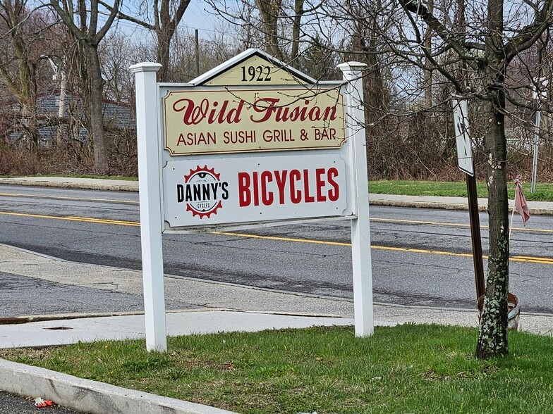 1922 E Main St, Mohegan Lake, NY for lease - Building Photo - Image 2 of 4