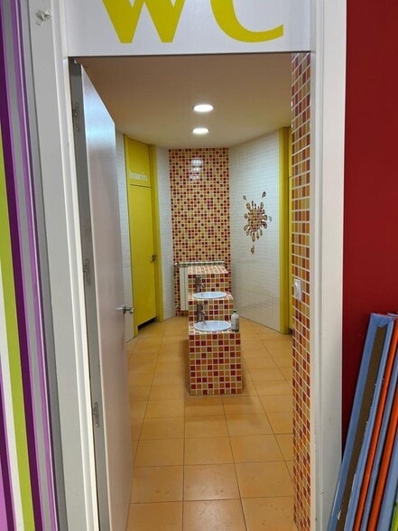 Retail in Cáceres, Cáceres for sale - Building Photo - Image 3 of 9