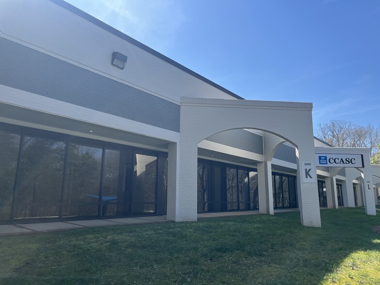 8700-8702 Red Oak Blvd, Charlotte, NC for lease - Building Photo - Image 1 of 10