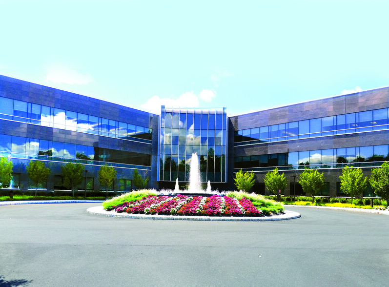 300 Carnegie Center Dr, Princeton, NJ for lease - Building Photo - Image 1 of 8