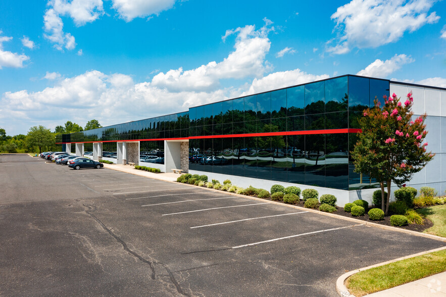 5000 Atrium Way, Mount Laurel, NJ à louer - Photo du bâtiment - Image 1 de 7