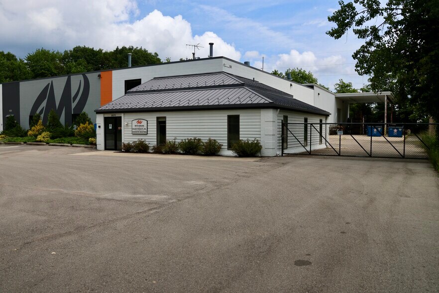 18570 Trimble Ct, Spring Lake, MI à vendre - Photo du bâtiment - Image 2 de 3