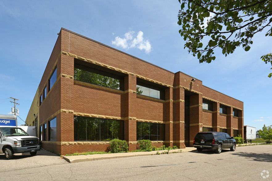 39101-39105 Webb Dr, Westland, MI for lease - Building Photo - Image 1 of 7