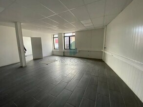 Flex in Argenteuil for lease Interior Photo- Image 2 of 12