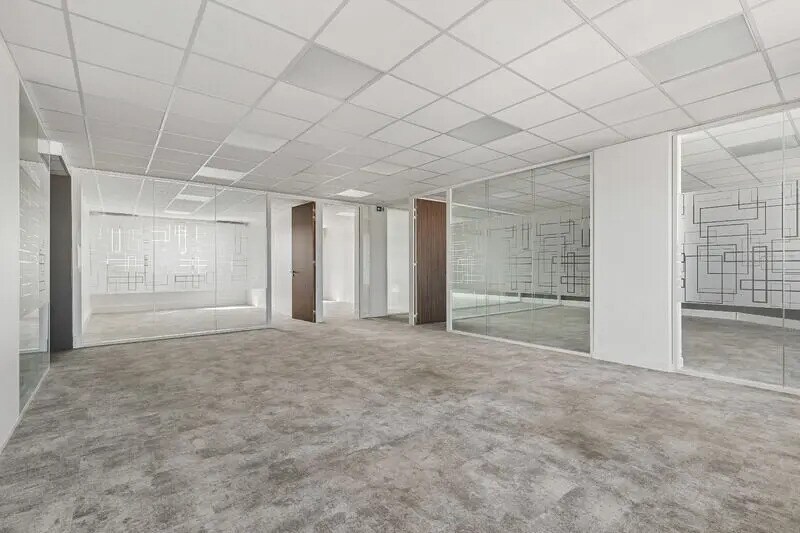 Office in Boulogne-Billancourt for lease - Interior Photo - Image 3 of 10
