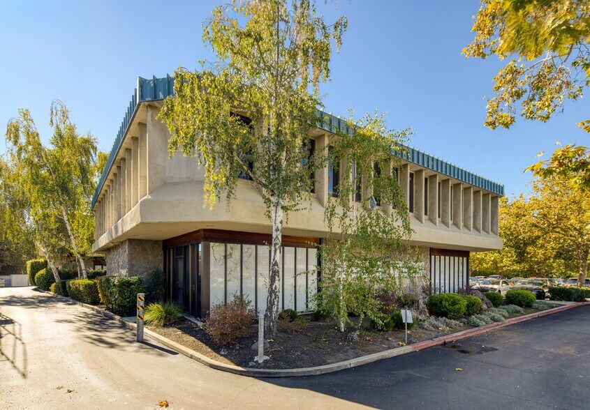 675 Ygnacio Valley Rd, Walnut Creek, CA à vendre - Photo du bâtiment - Image 2 de 2
