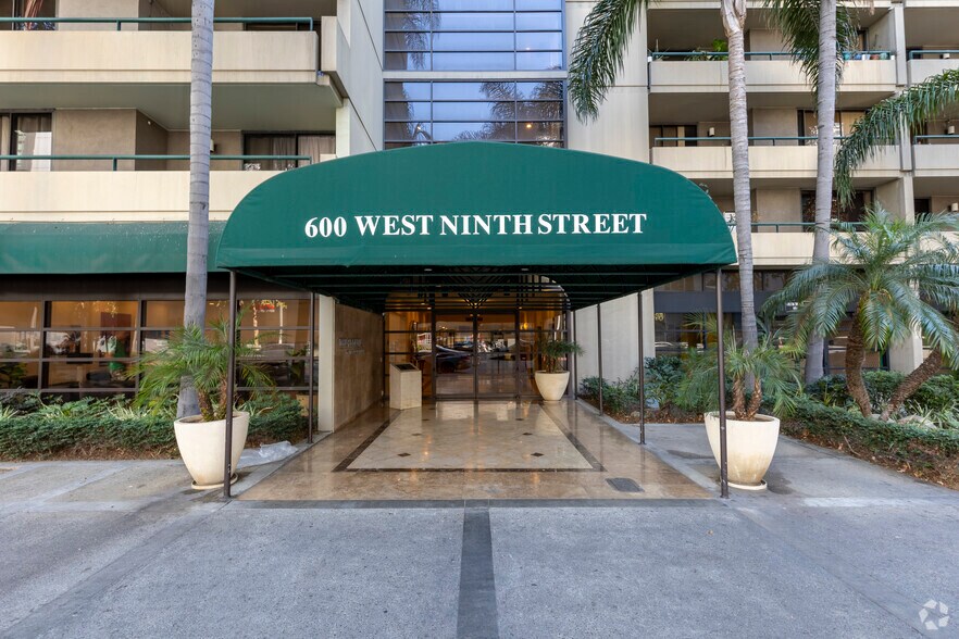 600-638 W 9th St, Los Angeles, CA à louer - Photo du bâtiment - Image 3 de 4