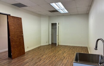 31900 Mission Trl, Lake Elsinore, CA for lease Interior Photo- Image 2 of 7