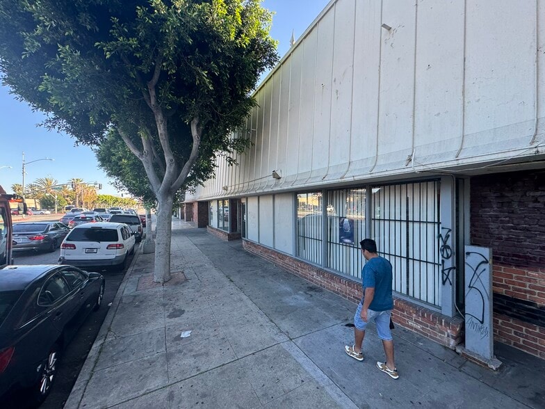 111-121 N Long Beach Blvd, Compton, CA for lease - Building Photo - Image 2 of 7