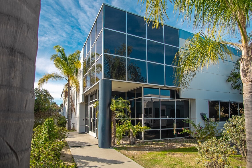 2446 Cades Way, Vista, CA for lease - Building Photo - Image 3 of 8