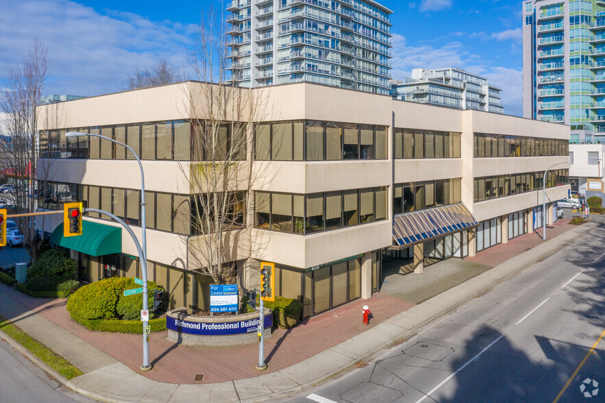 5611 Cooney Rd, Richmond, BC for lease - Primary Photo - Image 1 of 3