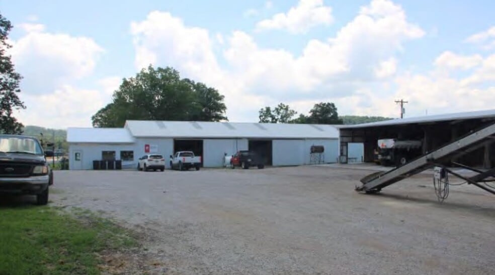 669 Whipp Ave, Liberty, KY for sale - Building Photo - Image 2 of 17