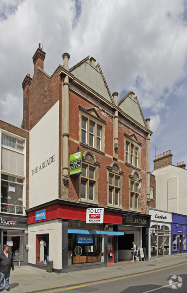 68 High St, Bedford for lease - Primary Photo - Image 1 of 4