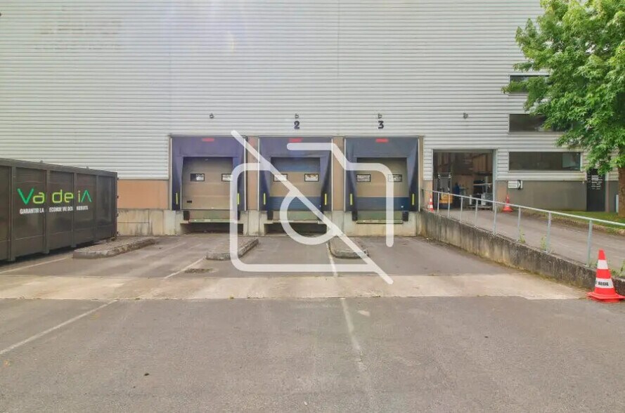 Office in Saint-Michel-sur-Orge for lease - Building Photo - Image 2 of 3