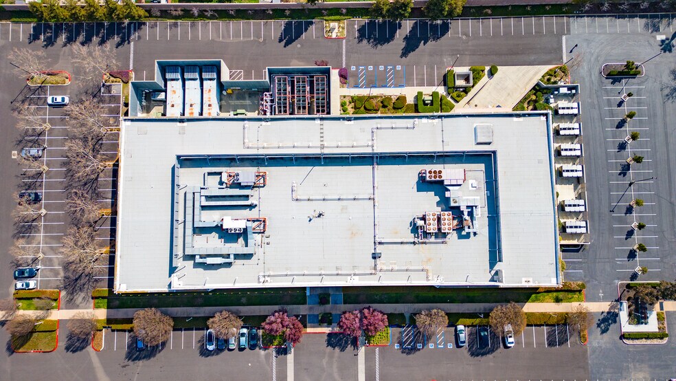 400 Holger Way, San Jose, CA à louer - Photo du bâtiment - Image 3 de 11