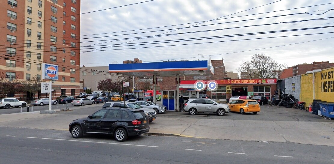 2104 30th Dr, Astoria, NY à vendre Photo du bâtiment- Image 1 de 1