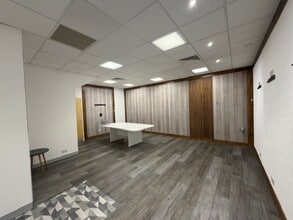 Manor Way, Borehamwood for lease Interior Photo- Image 2 of 5