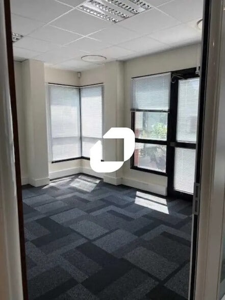 Office in Saint-Ouen-sur-Seine for lease - Interior Photo - Image 3 of 6