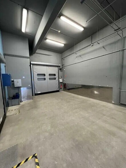 Flex in Ivry-sur-Seine for lease - Interior Photo - Image 2 of 8