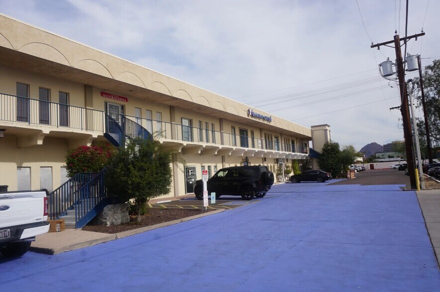 1940 E Camelback Rd, Phoenix, AZ à louer - Photo du bâtiment - Image 3 de 6