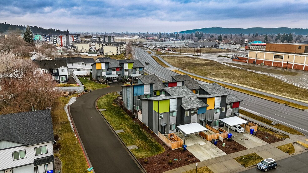 303 S Felts Ln, Spokane Valley, WA à vendre - Photo du bâtiment - Image 3 de 11