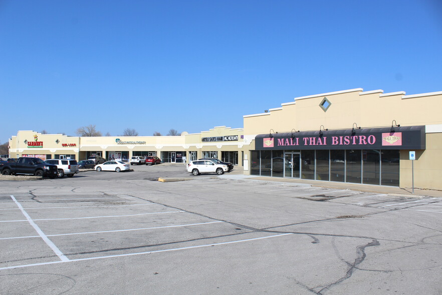 507-579 SE Melody Ln, Lees Summit, MO for lease - Building Photo - Image 1 of 7