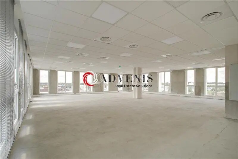 Office in Champs-sur-Marne for lease - Building Photo - Image 3 of 12