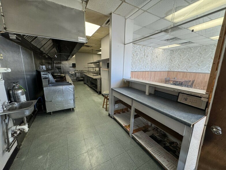 3201-3205 W Robinson St, Norman, OK for lease - Building Photo - Image 2 of 9