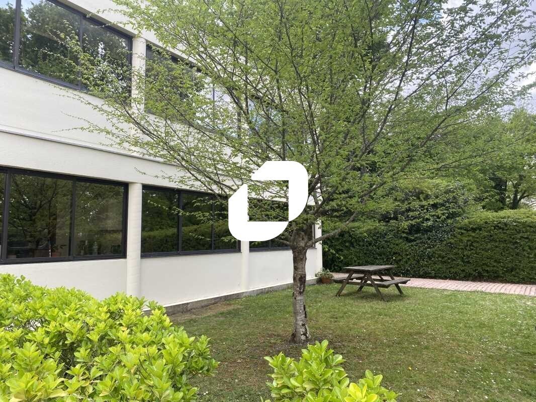 Office in Mérignac for lease Building Photo- Image 1 of 12