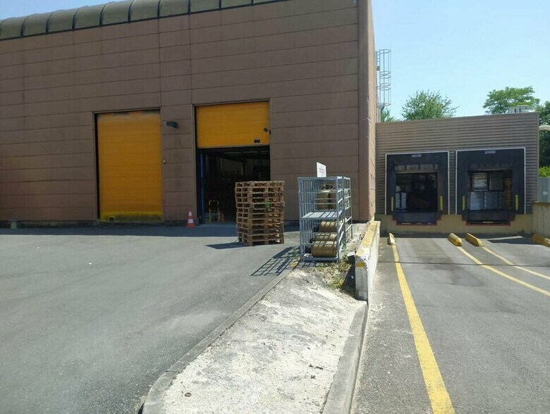 16 Rue Des Campanules, Lognes à louer - Photo du bâtiment - Image 2 de 10