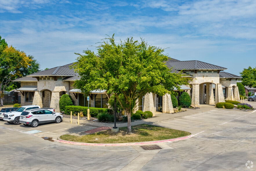 104-106 Grapevine Hwy, Hurst, TX for sale - Building Photo - Image 2 of 5