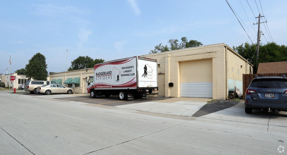 4560 N 127th St, Butler, WI à vendre - Photo du bâtiment - Image 2 de 2