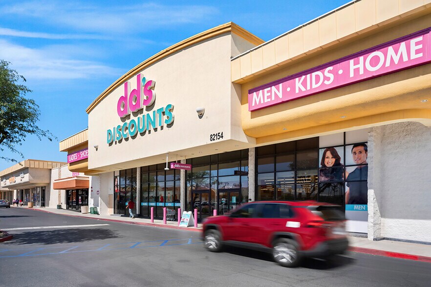 Indio Plaza portefeuille de 5 propriétés à vendre sur LoopNet.ca - Photo du bâtiment - Image 2 de 5