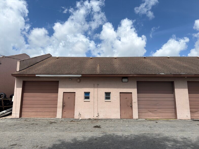 18290 Paulson Dr, Port Charlotte, FL à louer - Photo du bâtiment - Image 1 de 9