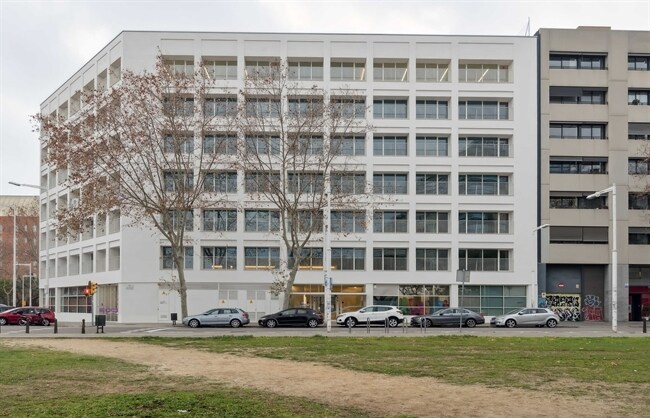 Carrer de Ramon Turró, 27-29, Barcelone, Barcelona à louer - Photo du bâtiment - Image 1 de 7