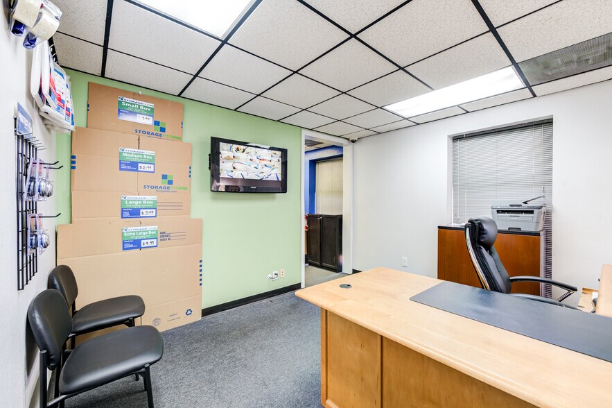 12087 Lopez Canyon Rd, Sylmar, CA à louer - Photo intérieure - Image 3 de 4