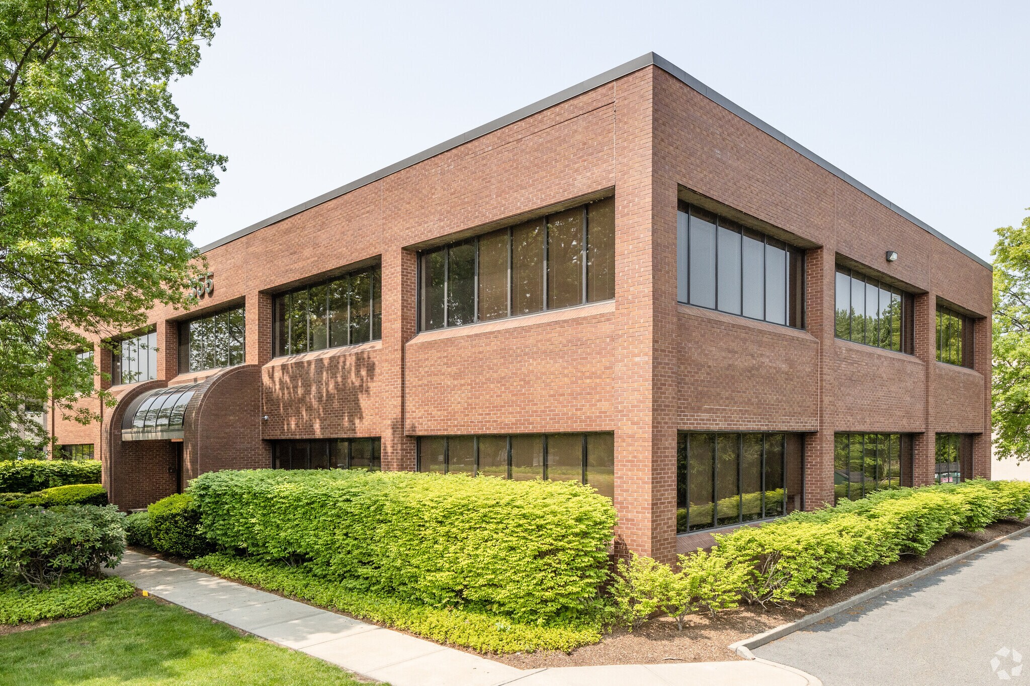 355 Murray Hill Pky, East Rutherford, NJ for lease Primary Photo- Image 1 of 10