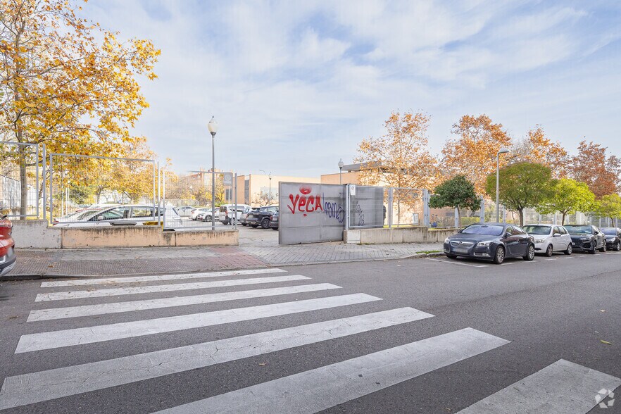 Avenida Orovilla, 54, Madrid, Madrid à louer - Photo du bâtiment - Image 3 de 3