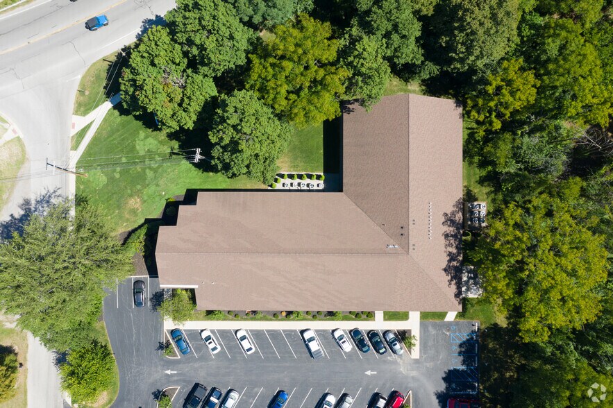 1716 Perrysburg Holland Rd, Holland, OH à vendre - Photo du bâtiment - Image 2 de 3