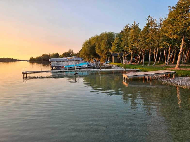 18730 Fireside Hwy, Presque Isle, MI for sale - Primary Photo - Image 1 of 11