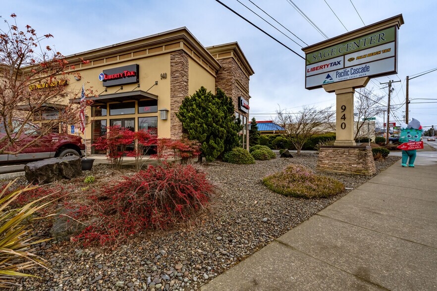 940 NW Garden Valley Blvd, Roseburg, OR à louer - Photo du bâtiment - Image 3 de 5