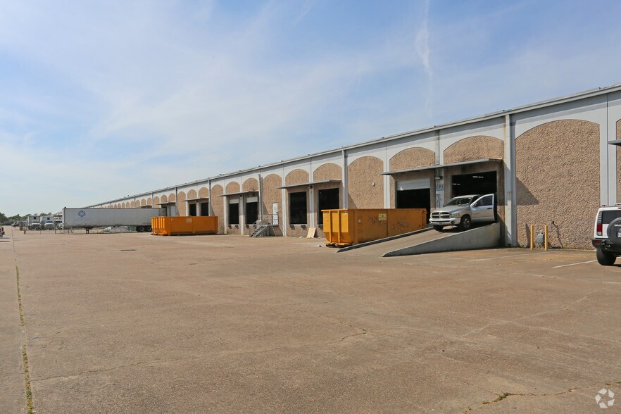 1244-1288 Silber Rd, Houston, TX à louer - Photo du bâtiment - Image 2 de 3