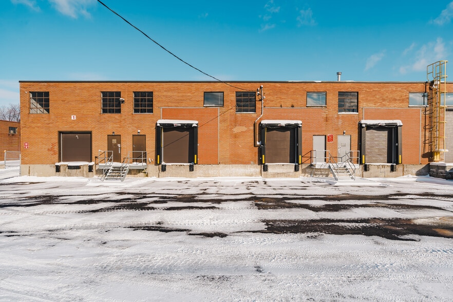 380-410 Rue McCaffrey, Montréal, QC for lease - Building Photo - Image 3 of 4