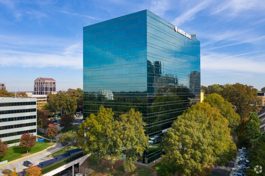 3490 Piedmont Rd NE, Atlanta, GA à louer - Photo du bâtiment - Image 3 de 20