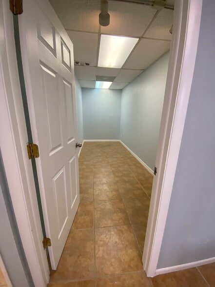 12820 Kenwood Ln, Fort Myers, FL for lease - Building Photo - Image 2 of 22