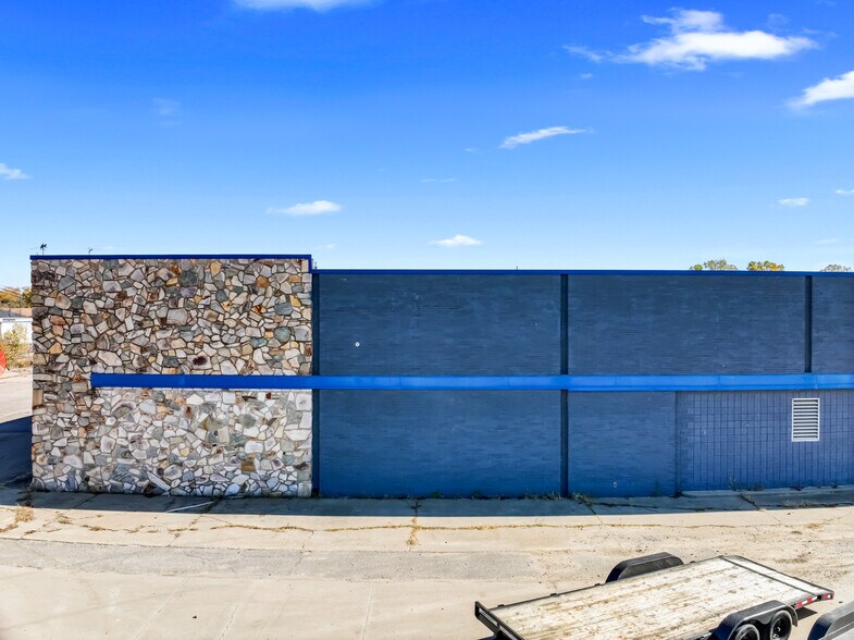 2010 N Dort Hwy, Flint, MI à vendre - Photo du bâtiment - Image 3 de 35