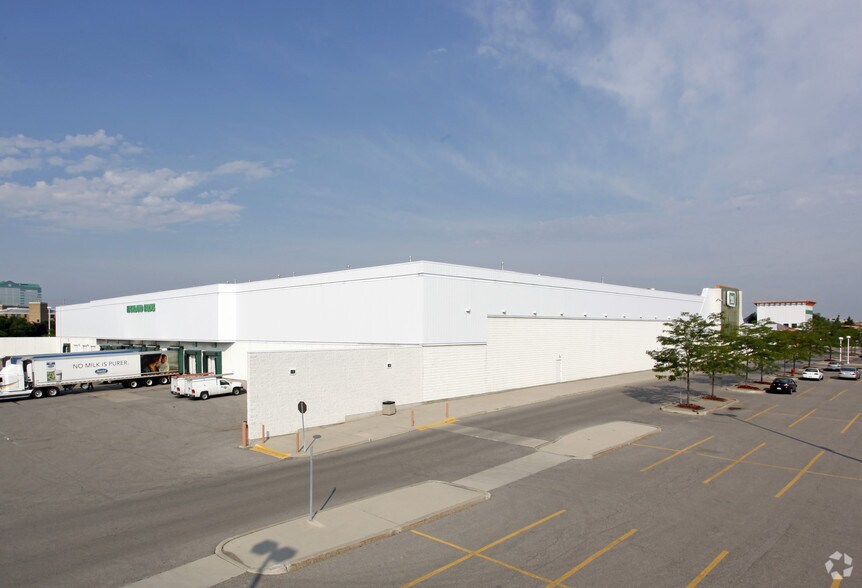 50 Matheson Blvd E, Mississauga, ON à vendre - Photo du bâtiment - Image 2 de 2