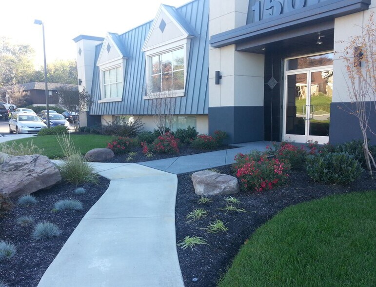 150 Farmington Lane portefeuille de 2 propriétés à vendre sur LoopNet.ca - Photo du bâtiment - Image 2 de 3