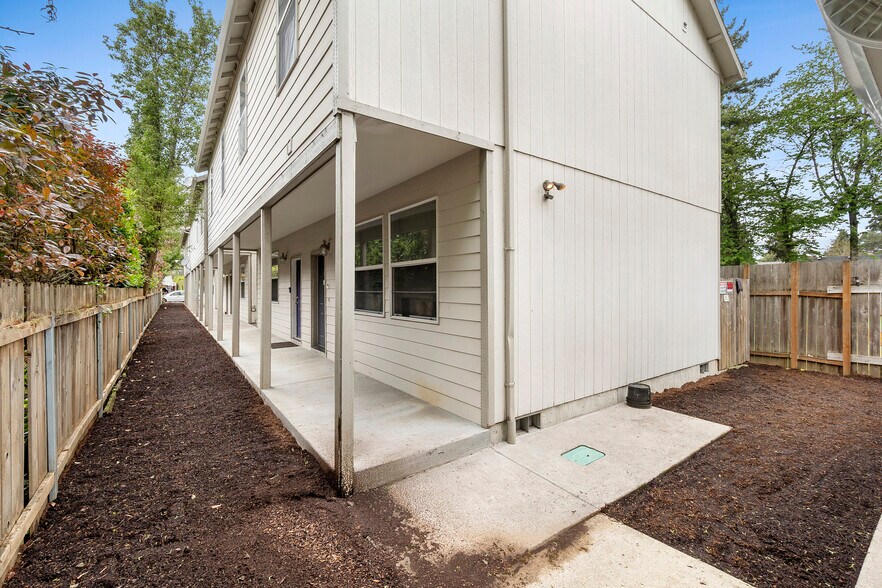 3540 SE 119th Ave, Portland, OR à vendre - Photo du bâtiment - Image 3 de 11