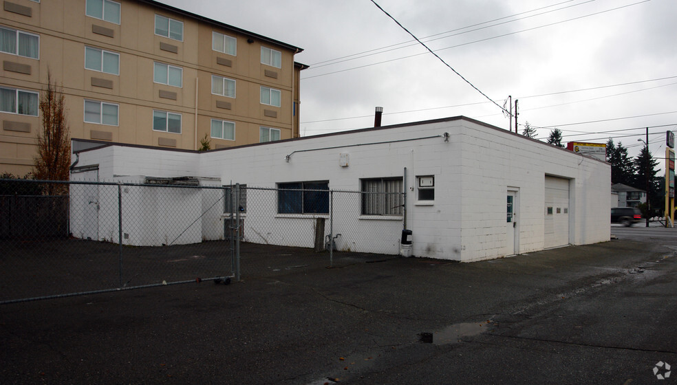 14101 Aurora Ave N, Seattle, WA for lease - Building Photo - Image 2 of 2